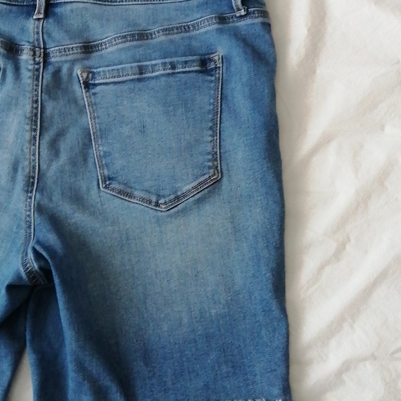 R JEANS SHORTS SLIGHTLY DISTRESSED - Picture 5 of 5